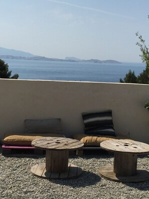 Vue sur les îles du Frioul et Marseille 