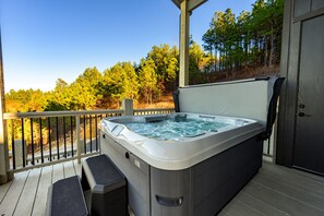 Unwind in style as you soak in our hot tub, surrounded by the beauty of nature and the soothing sounds of the outdoors. A mountain escape like no other. 