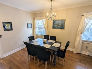 Enjoy dinner together under the light of the dimmable chandelier