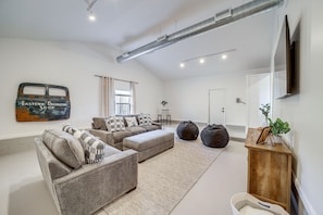 Rec Room | Sleeper Sofa | Flat-Screen TV | Central A/C & Heating | Free WiFi