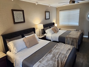 2 QUEEN size beds with 50" smart TV & ceiling fan.