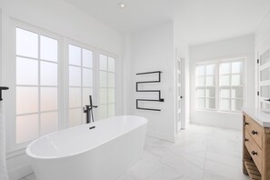 Bathroom 1 (Soaking Tub)
