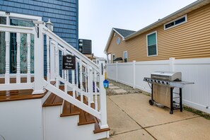 Shared Patio | Gas Grill