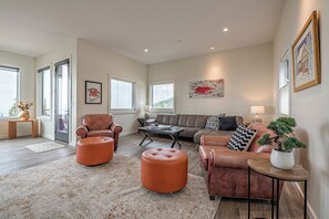 Living Room - Deck 