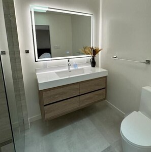 En-suite master bathroom with light-up vanity mirrors and brand new vanity