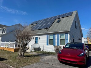 La Danza del Sol, Too! Enjoy free EV charging!
