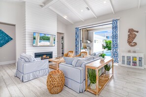 Living Room with a Fireplace and Direct Access to the Pool