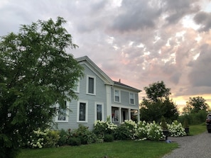 Front of house with plenty of parking