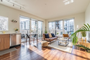 Living room & Kitchen