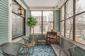 Screened-In Porch | Single-Story Home