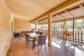 Patio | Gas Grill | Hammock