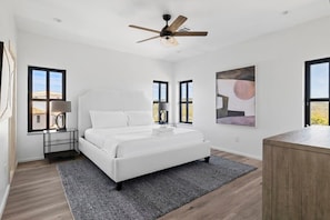 Bedroom 1 - King bed
