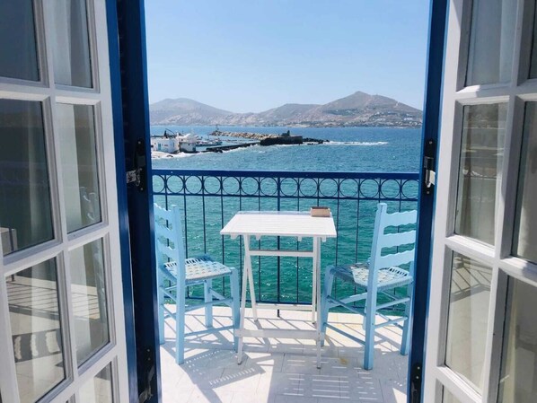 Casa Evriali: a seafront 1st floor studio in Naoussa, Paros - the view