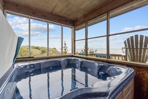 Indoor spa tub
