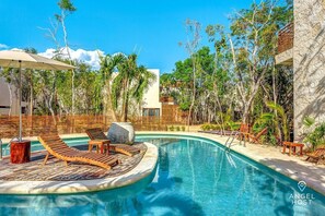 This lounge chair is calling your name, no?