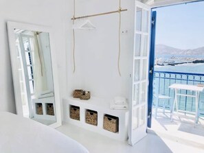 Casa Keto: two adjacent seafront st floor studios in Naoussa - the view