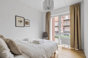 Double bedroom with closet for storage space