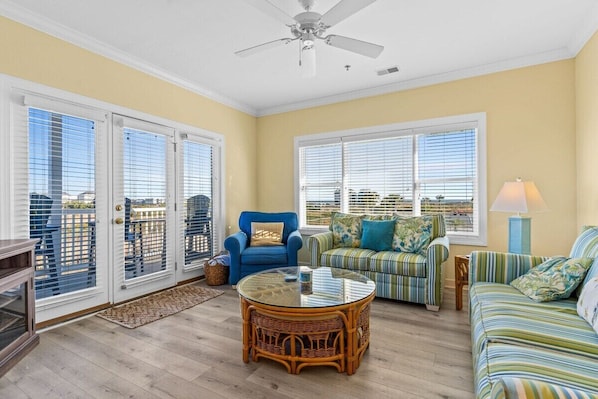 Spacious living room
