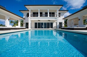 Private pool. 