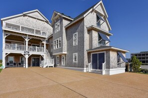 ,Front Elevation,