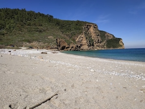 Τheotokos beach (700m)
