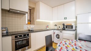 From morning brews to midnight snacks, our efficient kitchenette is your culinary haven throughout your stay. #CookingCorner #HomeAwayFromHome