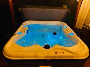 Indoor spa tub