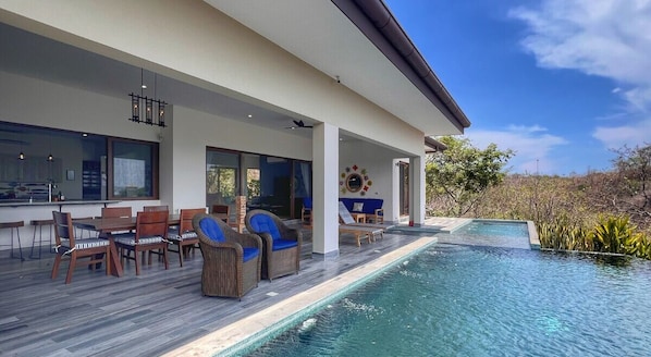 The multi-level pool at Casa Vista Mar has an infinity edge, tanning shelf and benched seating area.
