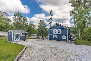 Plenty of parking room with this large driveway