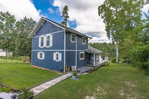 View of home from driveway 