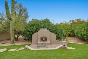 Outdoor fireplace & hangout