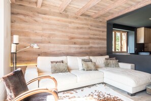 Beautiful living room of the Peira Arroja by Totiaran apartment, in Nin de Beret, at the foot of the slopes