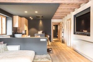 Peira Arroja est un magnifique appartement pour 7 personnes. Il dispose de 3 chambres et 2 salles de bains dans l'urbanisation Nhin de Beret, Baqueira, au pied des pistes.