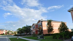 Beautiful 4 bed 3 bath townhome located in Coral Cay