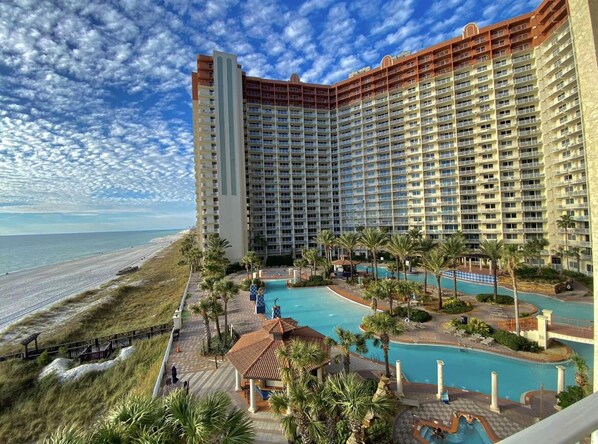 Paradise Themed Resort with Pool & Hot Tub.