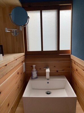 Wash basin