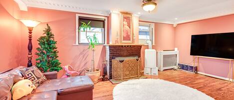 Glen Cove Vacation Rental | 2BR | 1.5BA | Stairs Required | 1,176 Sq Ft