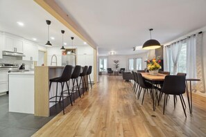 Dining room and kitchen (1)