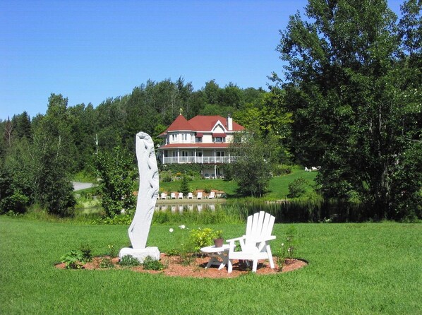 View of the lake and chalet (1)