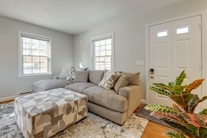 Living Room | 1st Floor | Smart TV | Free WiFi