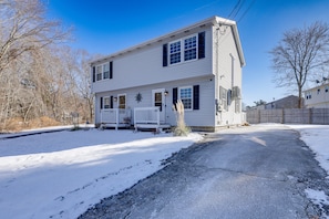 2-Story Duplex Unit | Furnished Deck | Self Check-In