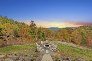 Experience the breathtaking beauty of the Great Smoky Mountains year-round. Whether it’s the vibrant greens of summer or the snowy wonderland of winter, these awe-inspiring views will captivate you every time.