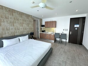 Studio direct pool access Merlin/Tri Trang beach (11533)