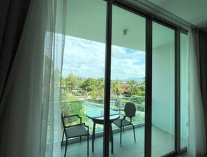 Great location walk to BangTao beach & Boat Avenue (11327)