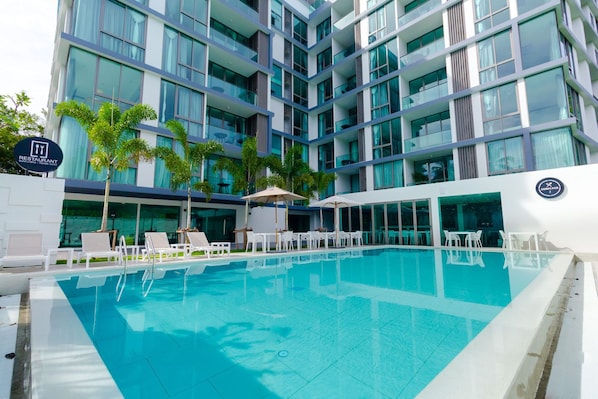 Great location walk to BangTao beach & Boat Avenue (11345)