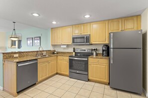 Modern updated full kitchen, fully equipped for all meal preparation