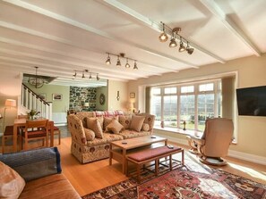 Spacious open-plan living/dining room