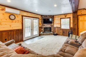 Living Room | Fireplace | Smart TV