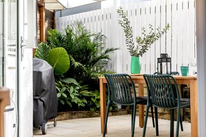 Outdoor Dinining