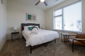 Bedroom 1 - Queen Bed